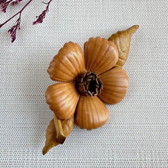 Vintage Handcrafted Leather Dogwood Flower Brooch 3.5" X 1.5" With Original Box - Picture 1 of 10